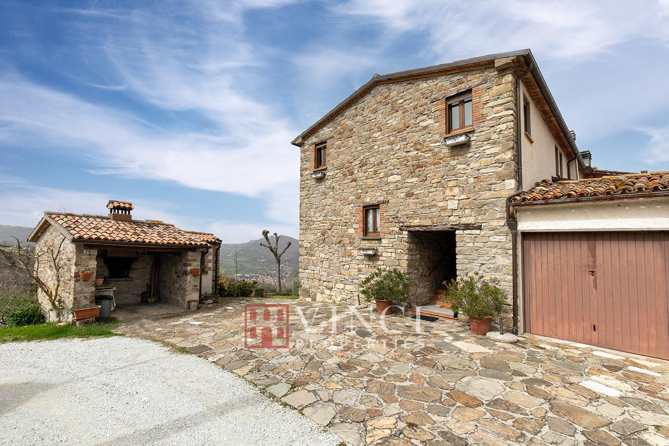 Farmhouse with agricultural sheds and land near Rimini