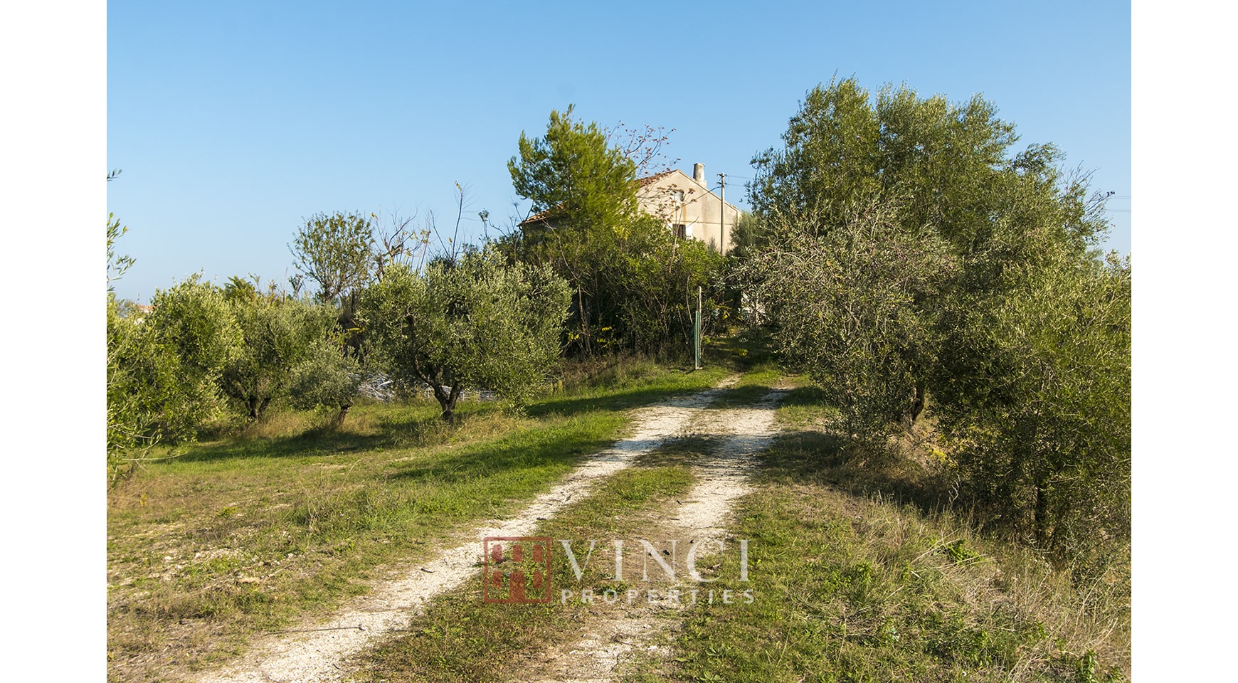 Casale Roberto near the sea
