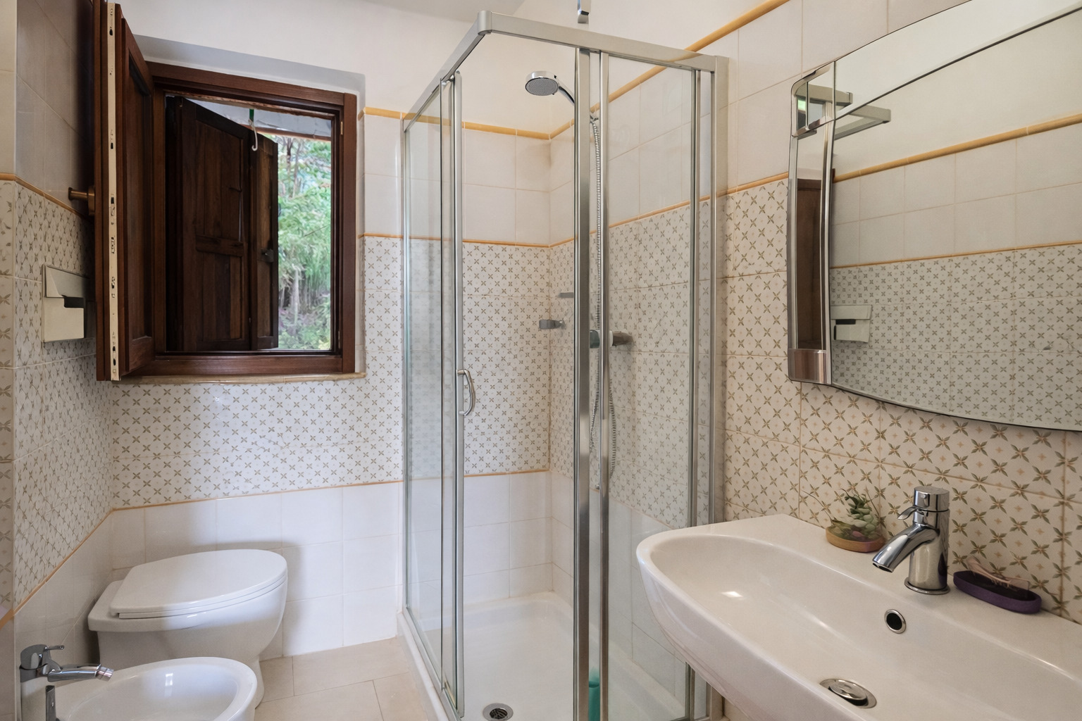 Appartamento in casale vista mare